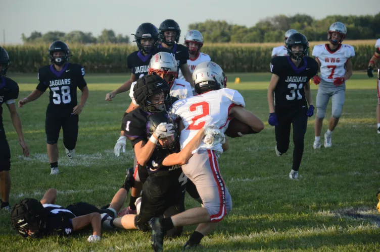 Jaguars begin season in dominating fashion